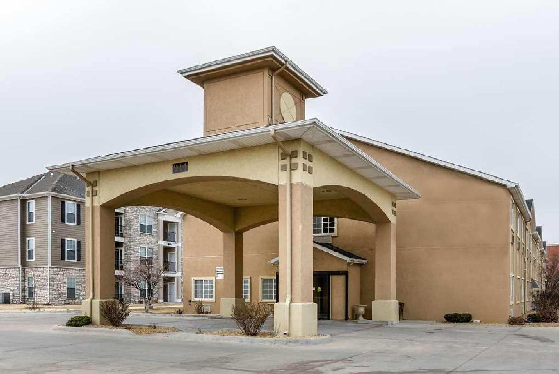 מלון Super 8 By Wyndham Great Bend מראה חיצוני תמונה