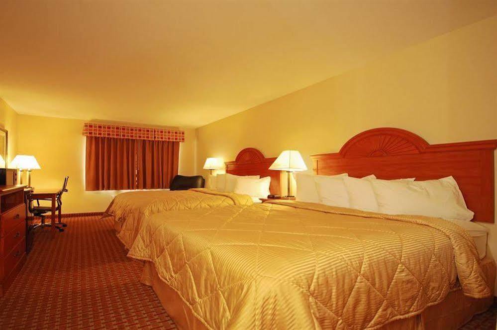 מלון Super 8 By Wyndham Great Bend מראה חיצוני תמונה