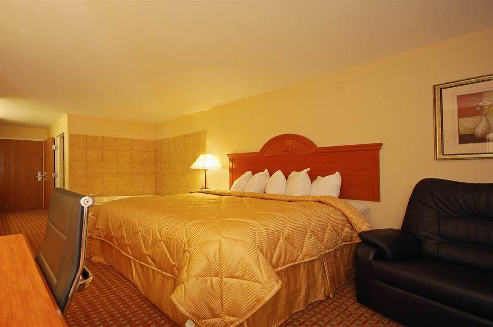 מלון Super 8 By Wyndham Great Bend חדר תמונה