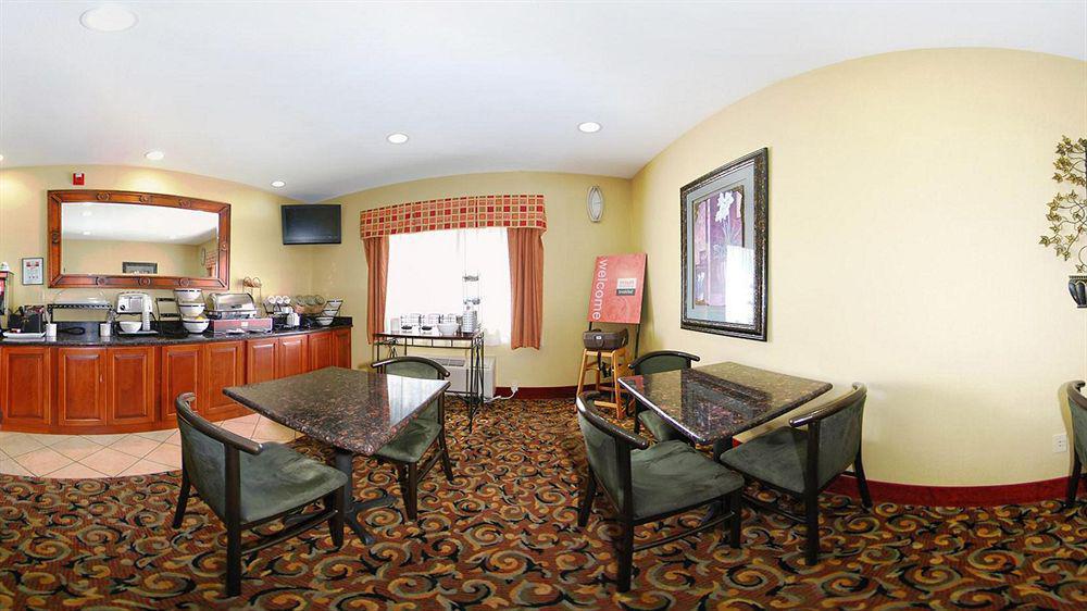 מלון Super 8 By Wyndham Great Bend מראה חיצוני תמונה